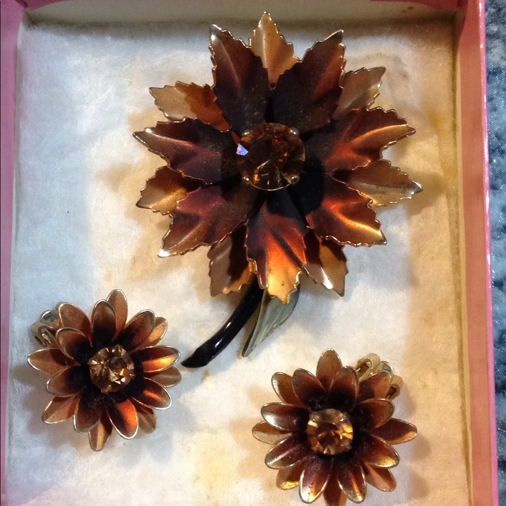 Vintage flower pin with earrings - Cora